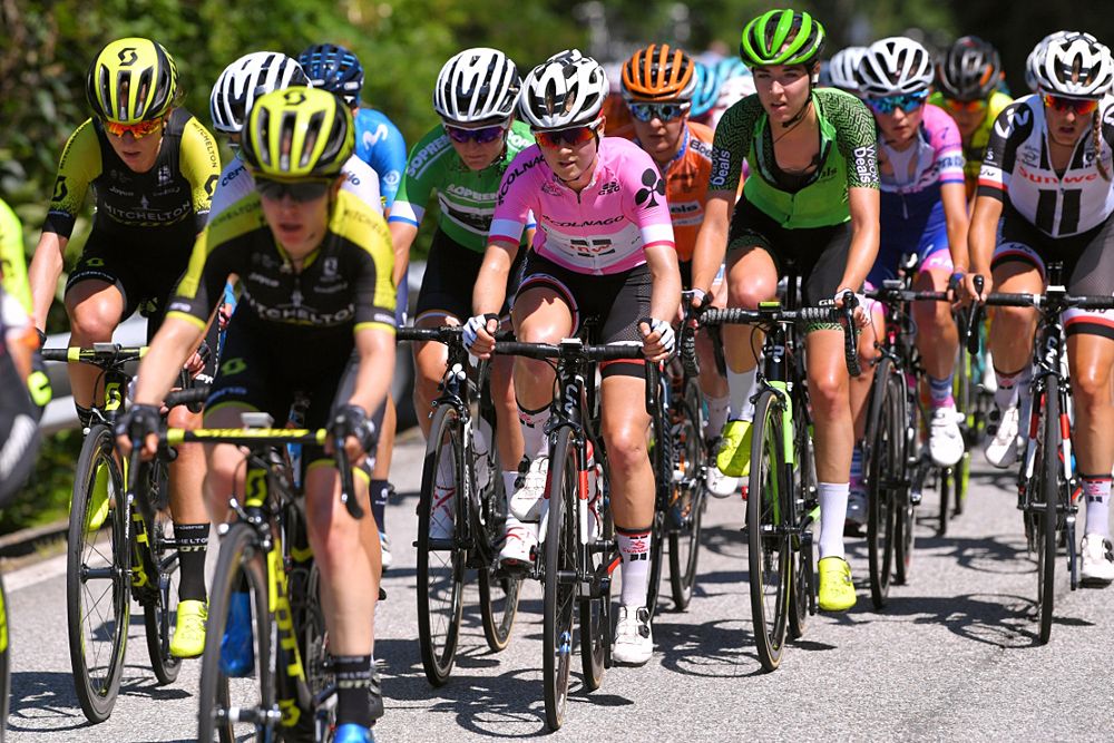 Amanda Spratt (Mitchelton-Scott) in the field