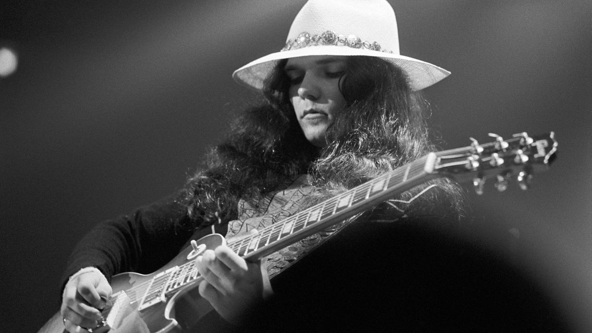 Gary Rossington on stage in 1975