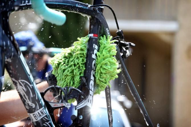 A Vacansoleil-DCM Bianchi gets a thorough wash