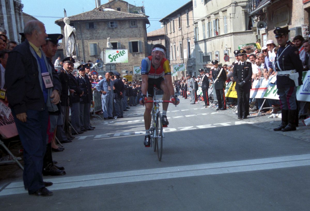 Jean-Francois Bernard goes deep to win the 1988 prologue