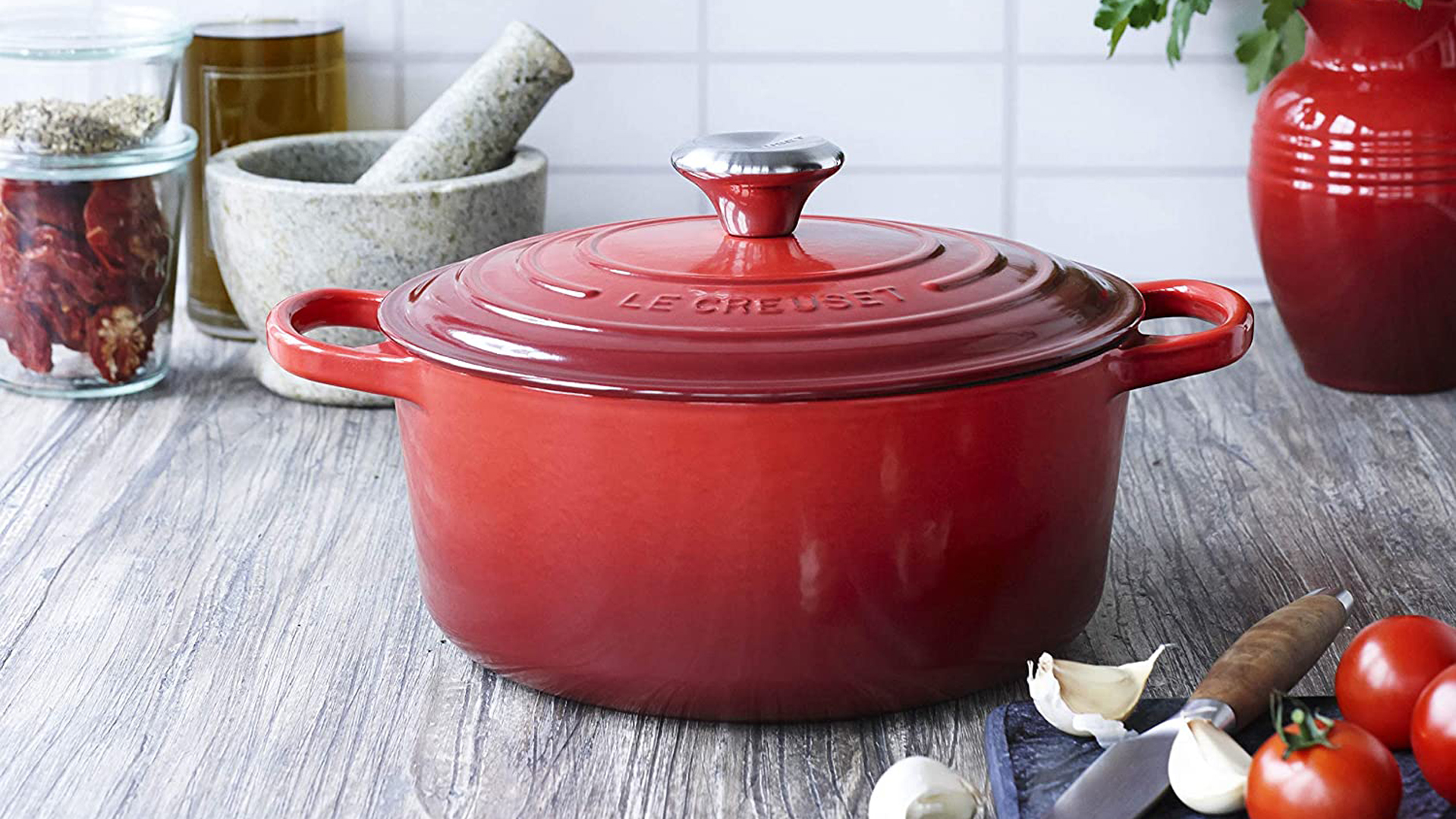 The Clever Reddit Tip for Getting a Le Creuset Dutch Oven Looking Good as  New