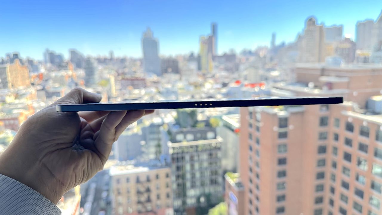 Amazon Alexa tablet thickness