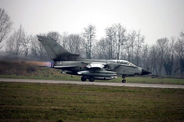 Taking off ... Lampre-Fondital launched its 2007 team at Luigi Olivari military airport in Ghedi