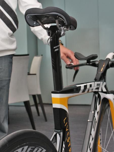 The carbon seatpost doesn't use the Kamm tail shaping but it's reversible for a wider range of positioning.