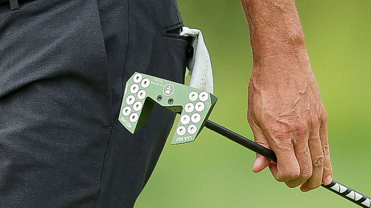 Photo of Adam Scott and his new green putter