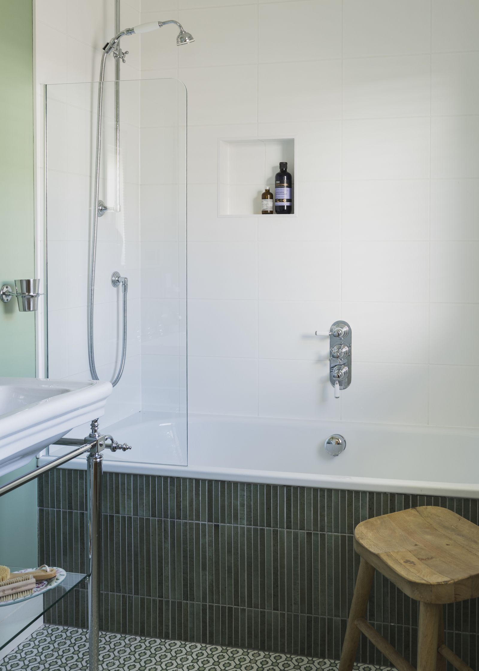 Tiled Bathtub Ideas — 10 Ways to Revive the Tiled Tub Trend | Livingetc