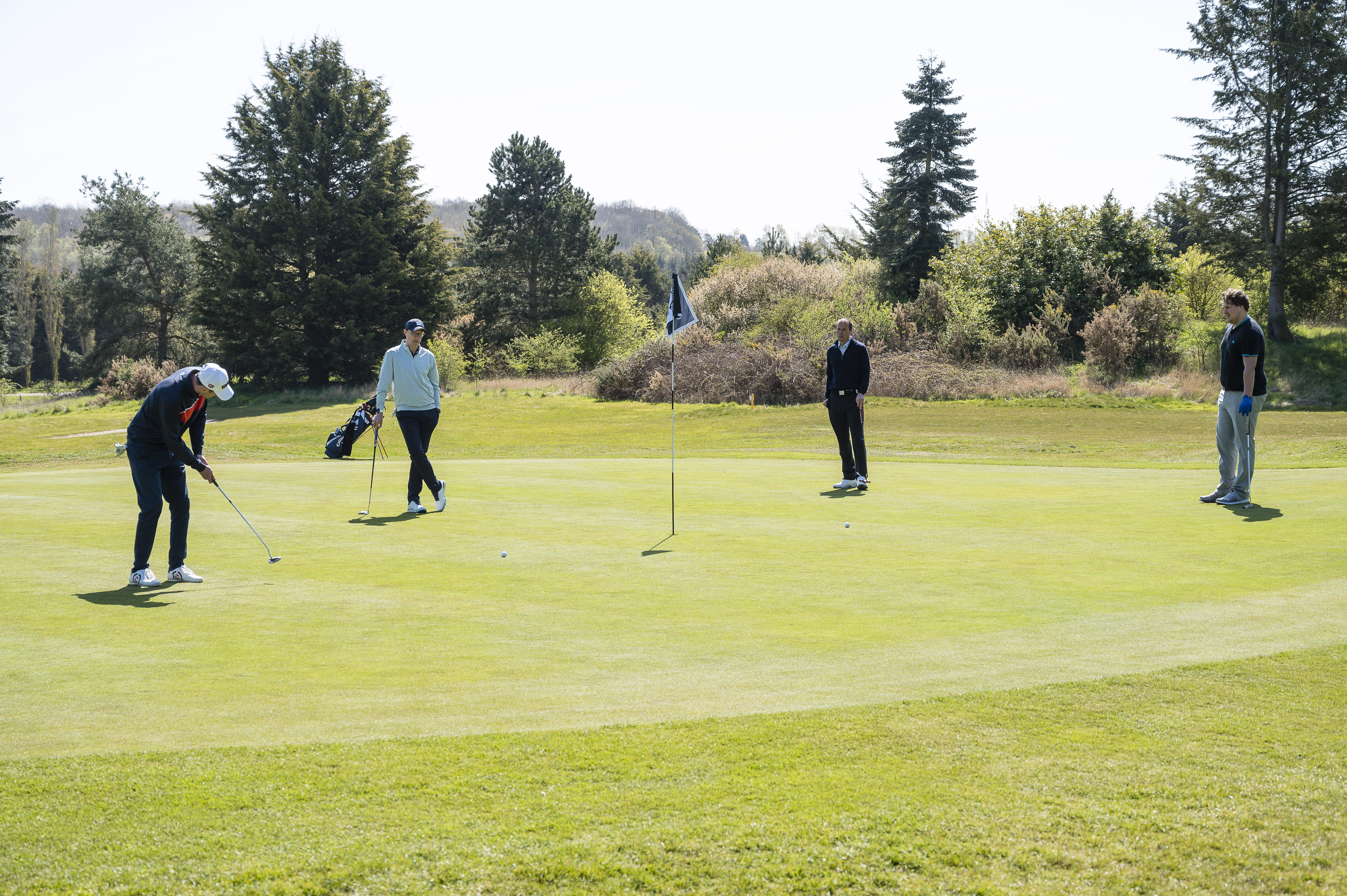 Holing a putt in fourball betterball