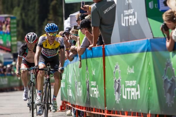 Christian Vande Velde (Garmin) fights to the finish line to try to stay in the leader's yellow jersey.