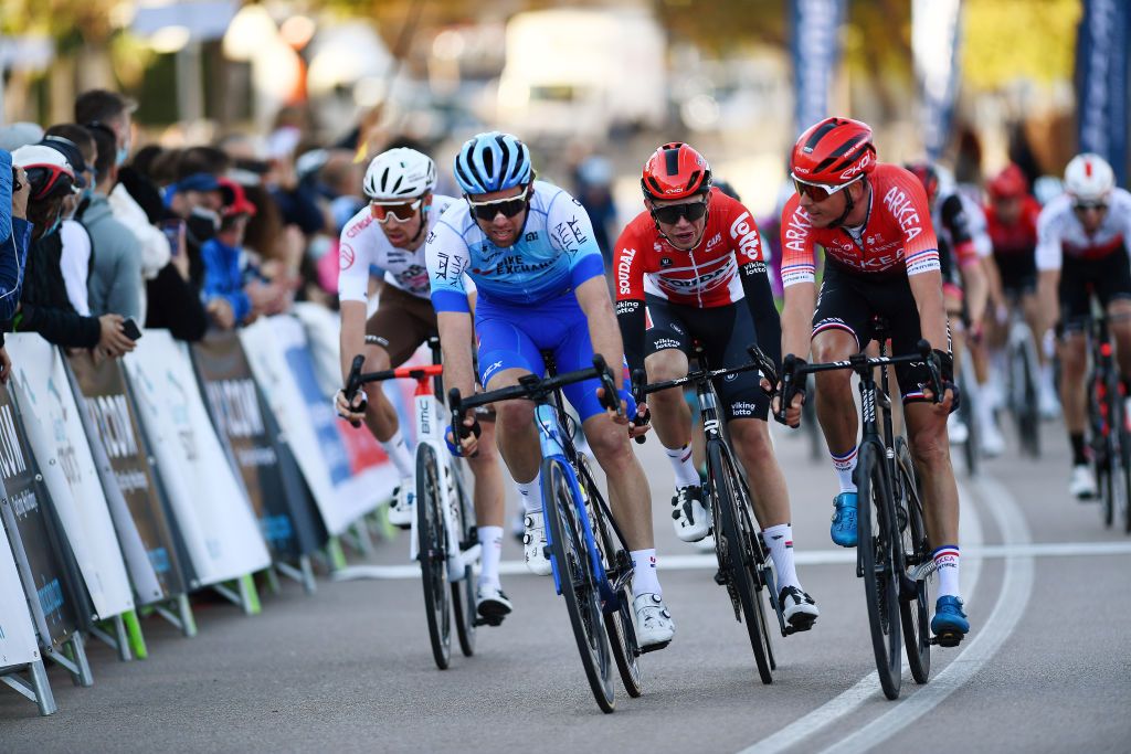 Michael Matthews (BikeExchange-Jayco) brings home a small chase group