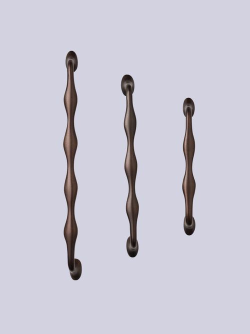 Wave Handle in Blackened Bronze