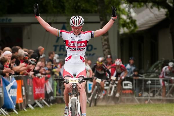 Alexandra Engen (Rothaus Poison-Bikes) celebrates a win in the short race