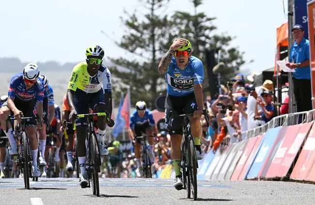 Sam Welsfors vince la terza tappa del Tour Down Under (foto: Getty Images)