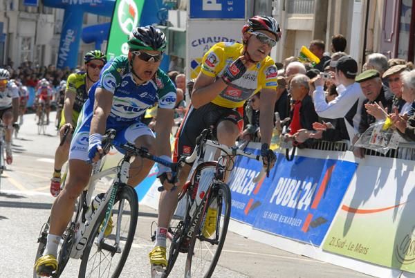Race leader Luis Leon Sanchez (Caisse d'Epargne) crosses the finish in second place to secure his overall victory.