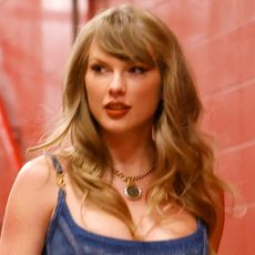 Taylor Swift walks into the Chiefs game wearing a pendant necklace and a denim bustier