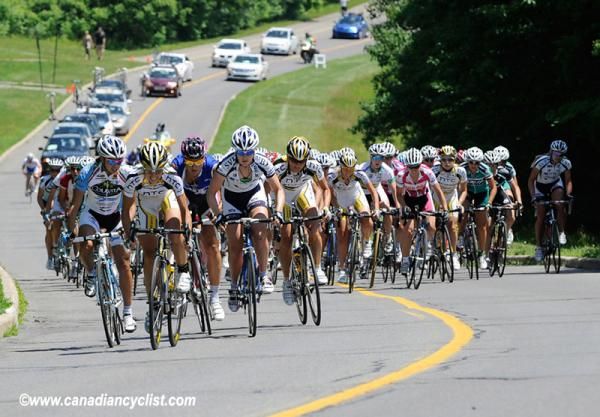 The women's field on a small climb.