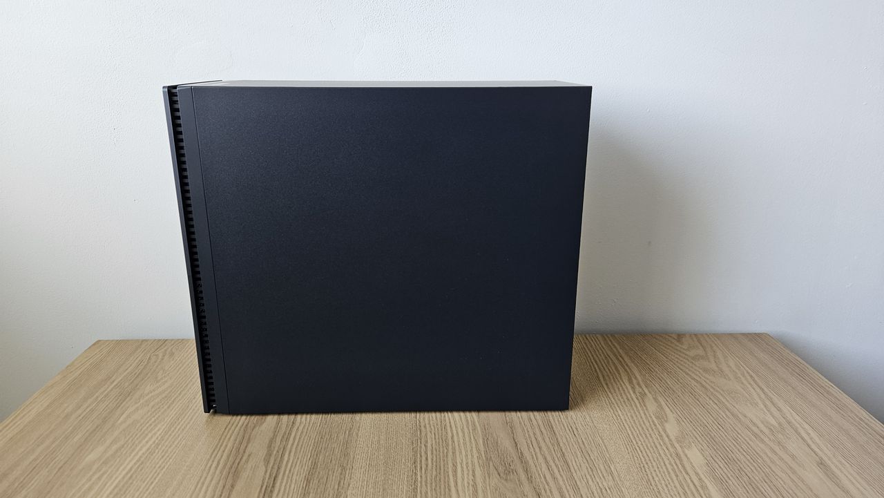 The Dell Tower Plus EBT2250 on a desk