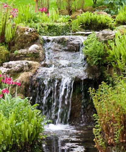 Homemade water feature ideas you can DIY: 10 easy projects to try ...