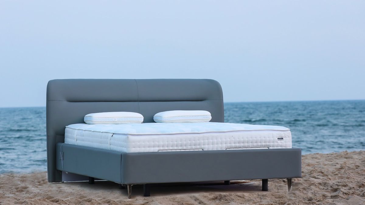 The DeRUCCI T11 Pro Smart Mattress on the beach