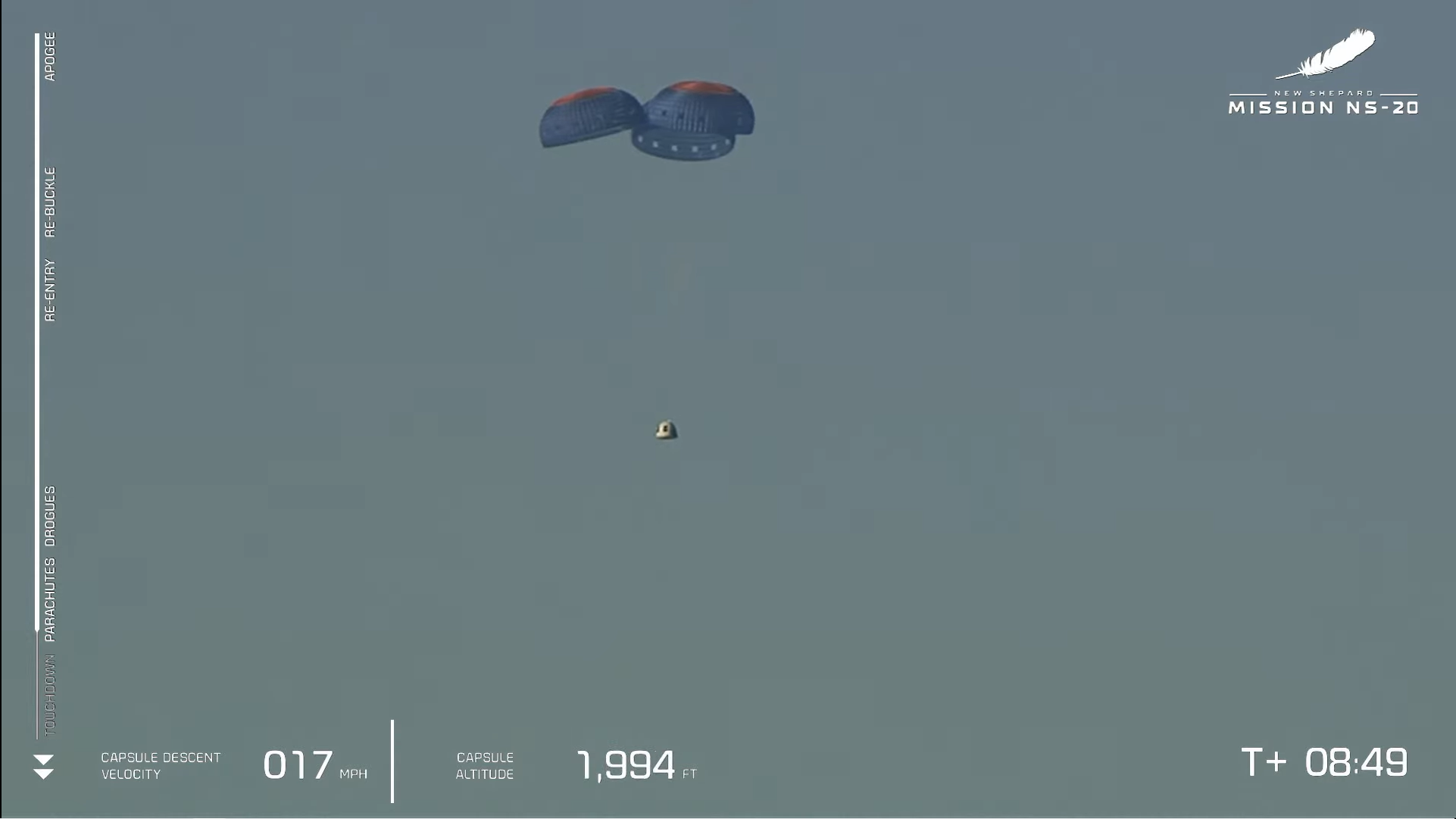 La capsule NS-20 et ses parachutes stabilisateurs.