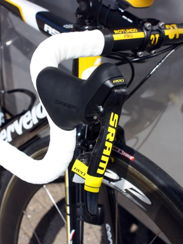 Yellow details are littered throughout Sastre's bike.