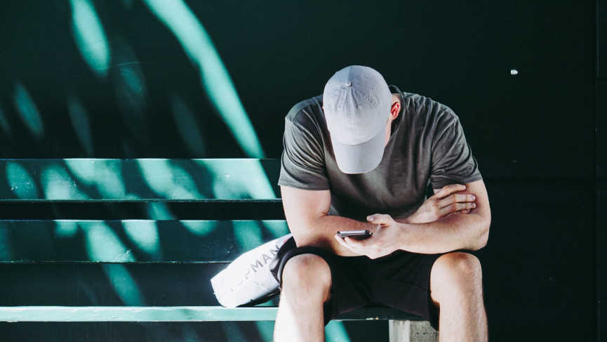 one-in-ten-would-rather-lose-a-finger-than-smartphone-are-you-addicted-2-1556649145-qVA7-column-width-inline