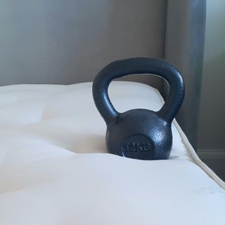 Woolroom Hebridean 3000 mattress with a 12kg kettle bell showing depression at the edge