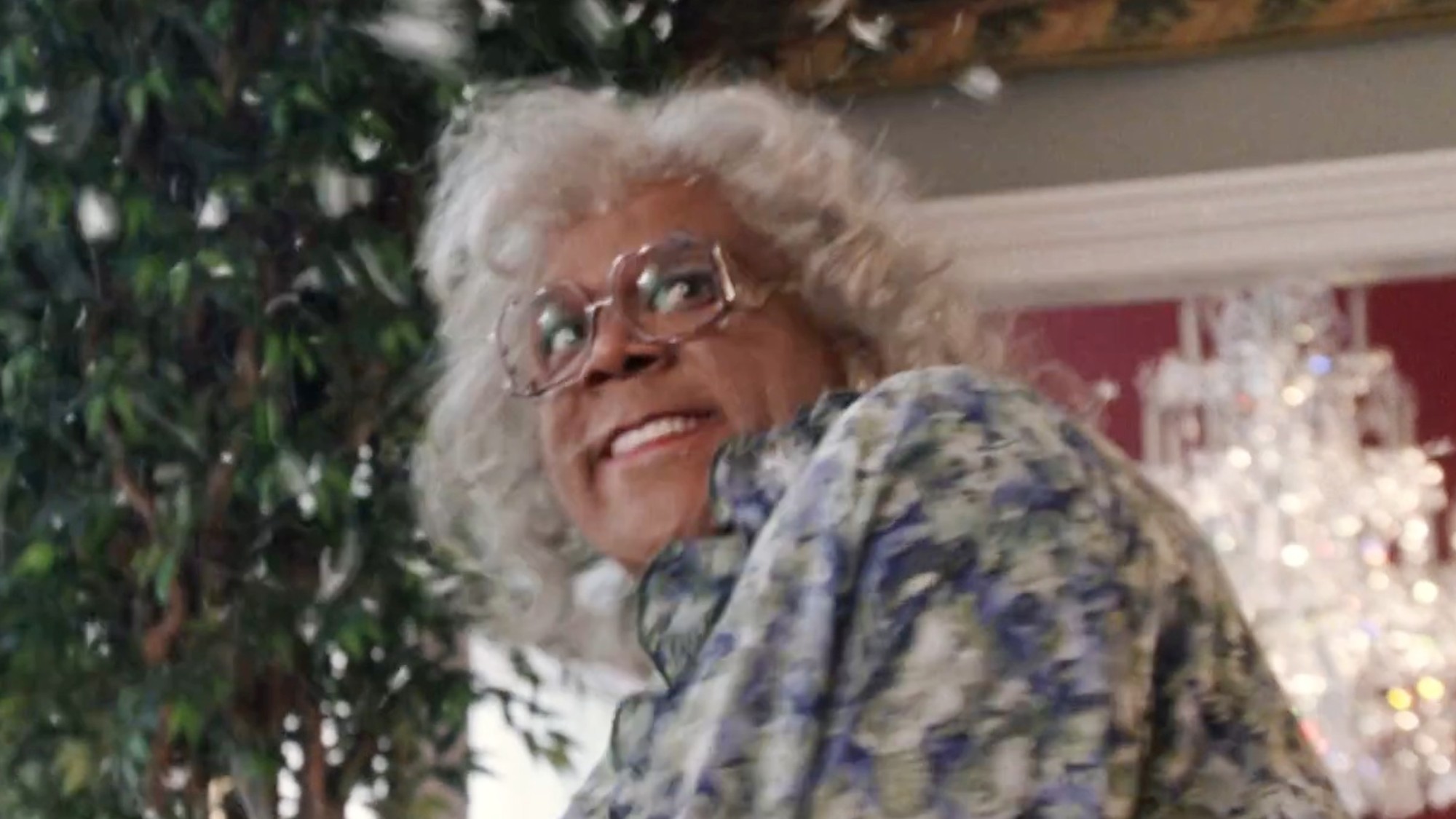Tyler Perry with a crazed expression ini Diary of a Mad Black Woman