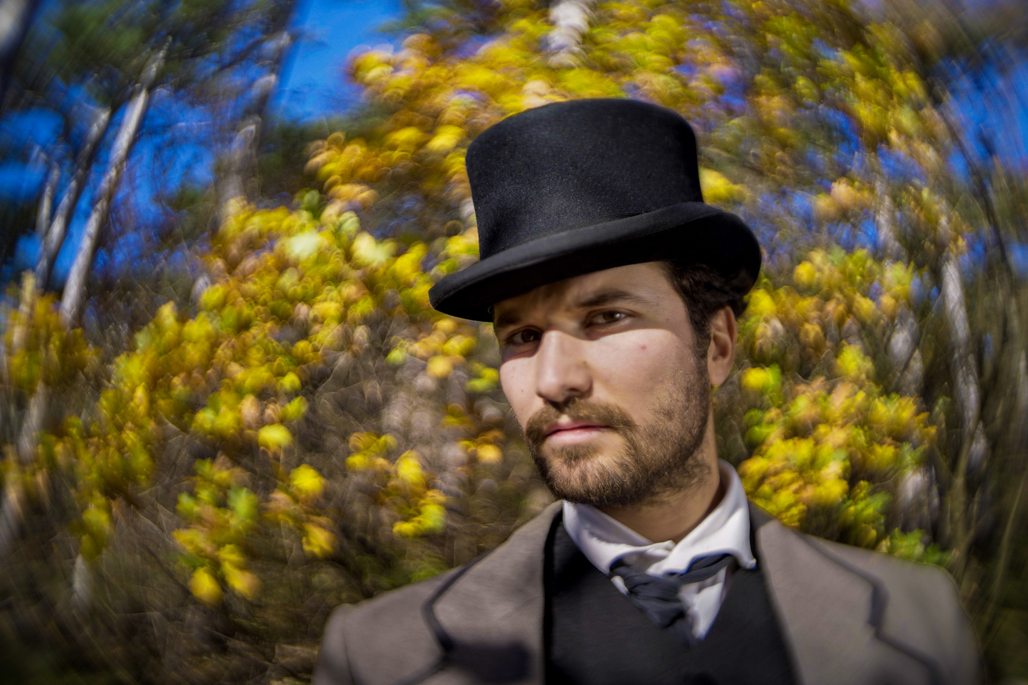 Lomography Joseph Petzval Art Lens Series sample image of person wearing a top hat