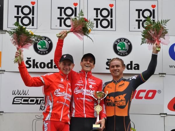 The men's podium (L-R): Ondrej Bambula (Cyklo Team Budvar T&aacute;bor), second; Martin B&iacute;na (Cyklo Team Budvar T&aacute;bor), first; Zdenek Mlyn&aacute;r (MAX CURSOR), third.
