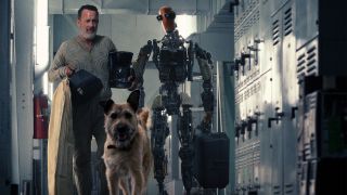 Tom Hanks in a corridor with dog Goodyear and robot Jeff in Finch.