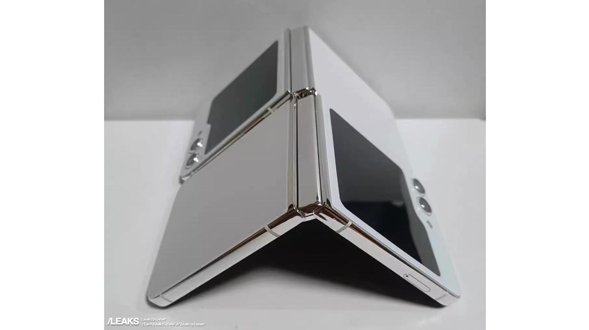 A photo of a Samsung Galaxy Z Flip 5 dummy unit
