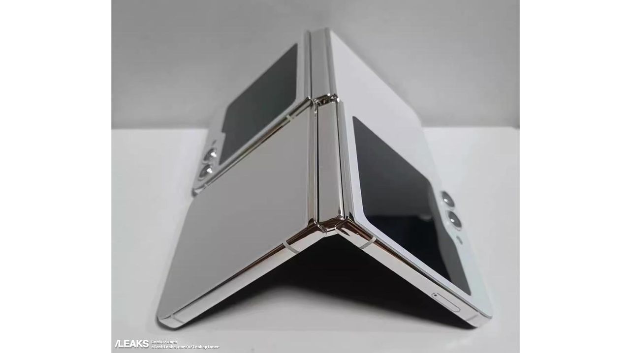 A photo of a Samsung Galaxy Z Flip 5 dummy unit