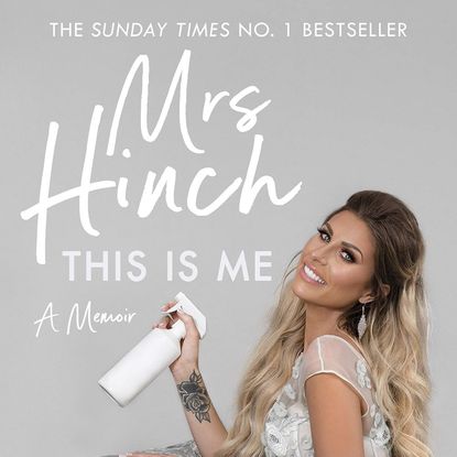The book cover of "Mrs Hinch - This Is Me"
