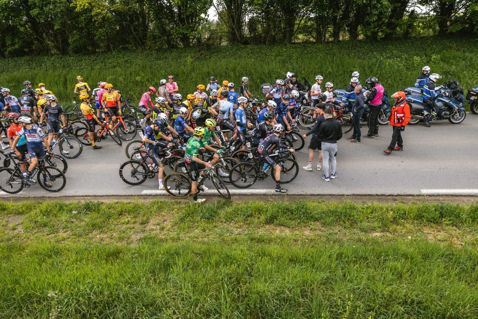 tour of bretagne crash