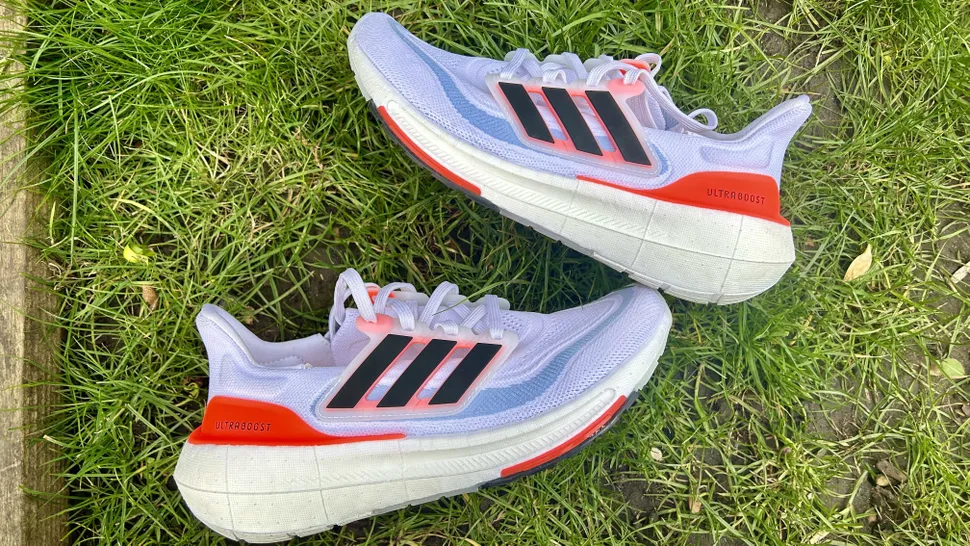 Performa Lari Adidas Ultraboost Light