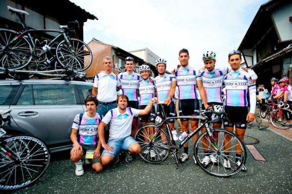Amore &amp; Vita at the start of stage 2 in Mino