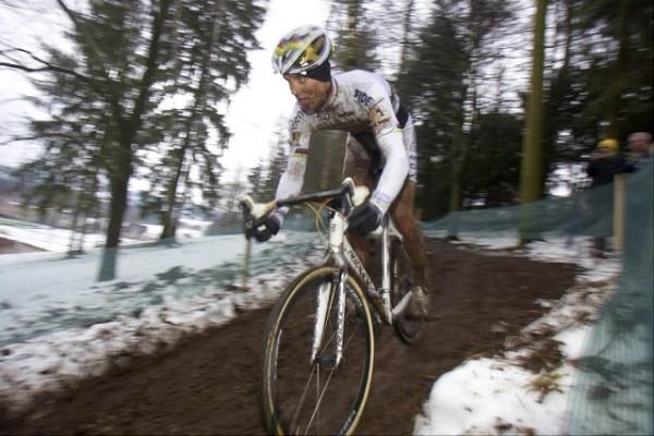 Zdenek Stybar (Telenet-Fidea) races toward another national title