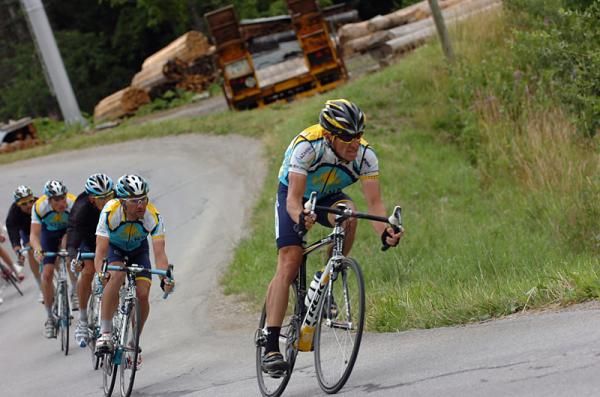Lance Armstrong descends the Col des Saisies.