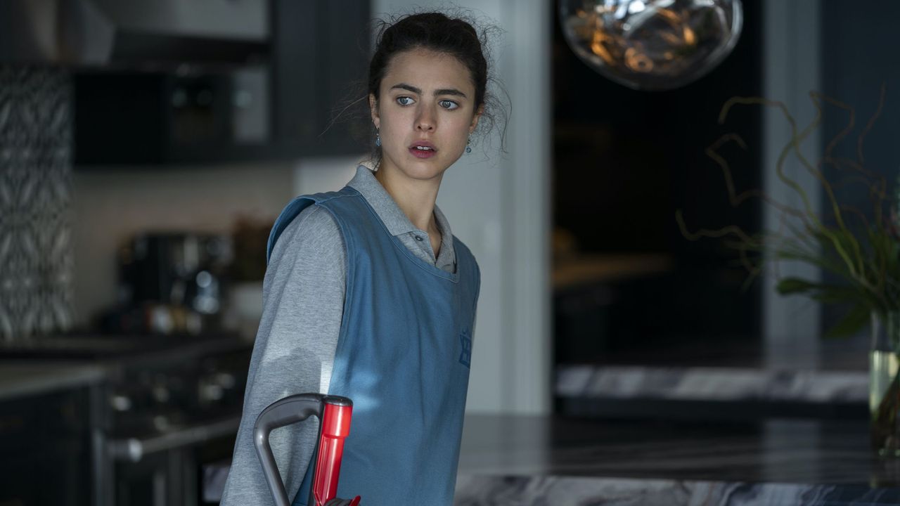 maid l to r margaret qualley as alex in episode 101 of maid cr ricardo hubbsnetflix © 2021