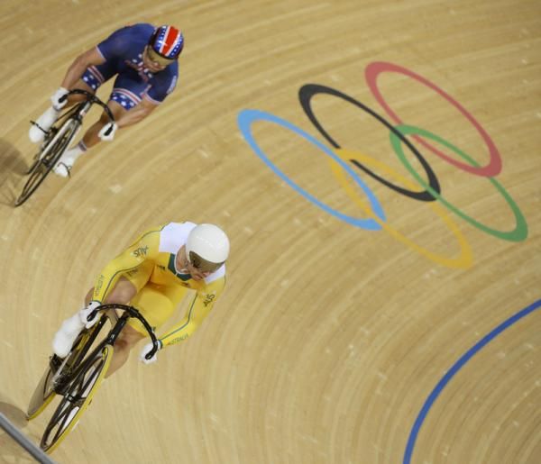 Shane Perkins (Australia) begins to wind up his sprint in his 1/4 finals match-up against Jimmy Watkins (USA)