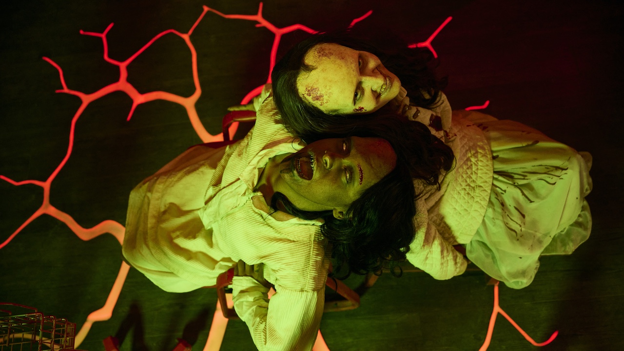 Exorcist: Believer characters being possessed at Universal&#039;s Horror Unleashed