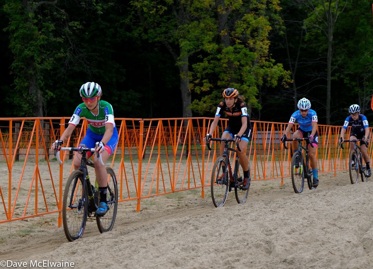 Eva Lechner (Cliff Pro Team) leading Helen Wyman (Kona) through the long sand pit