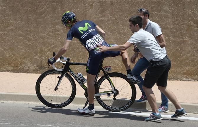 Jose Ivan Gutierrez (Movistar) gets underway
