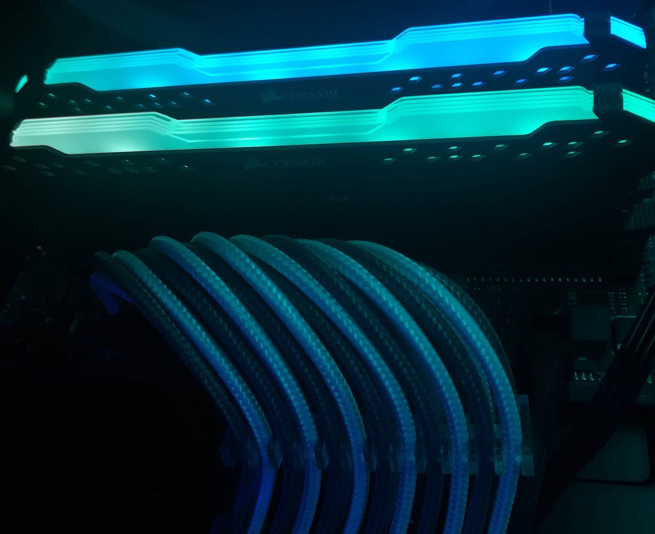 RGB RAM with sleeved cables