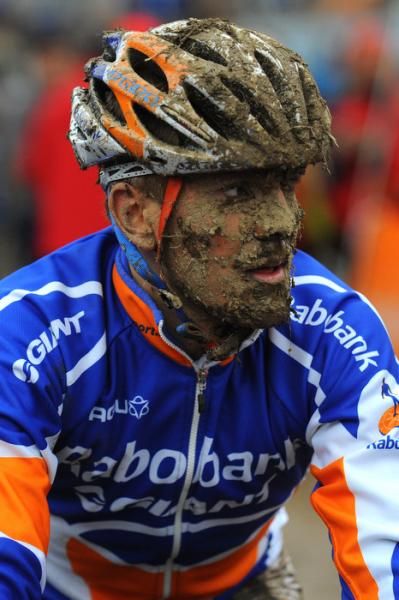 Bart Aernouts (Rabobank - Giant Off Road Team) covered in mud from the Igorre, Spain circuit.
