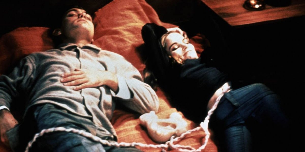 eXistenZ jude law and jennifer jason leigh in bed