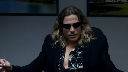 Lestat wearing sunglasses during an interview in Season 3. 