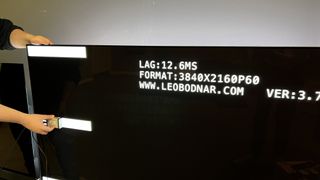 Leo Bodnar 4K HDMI input lag tester on Philips OLED 908