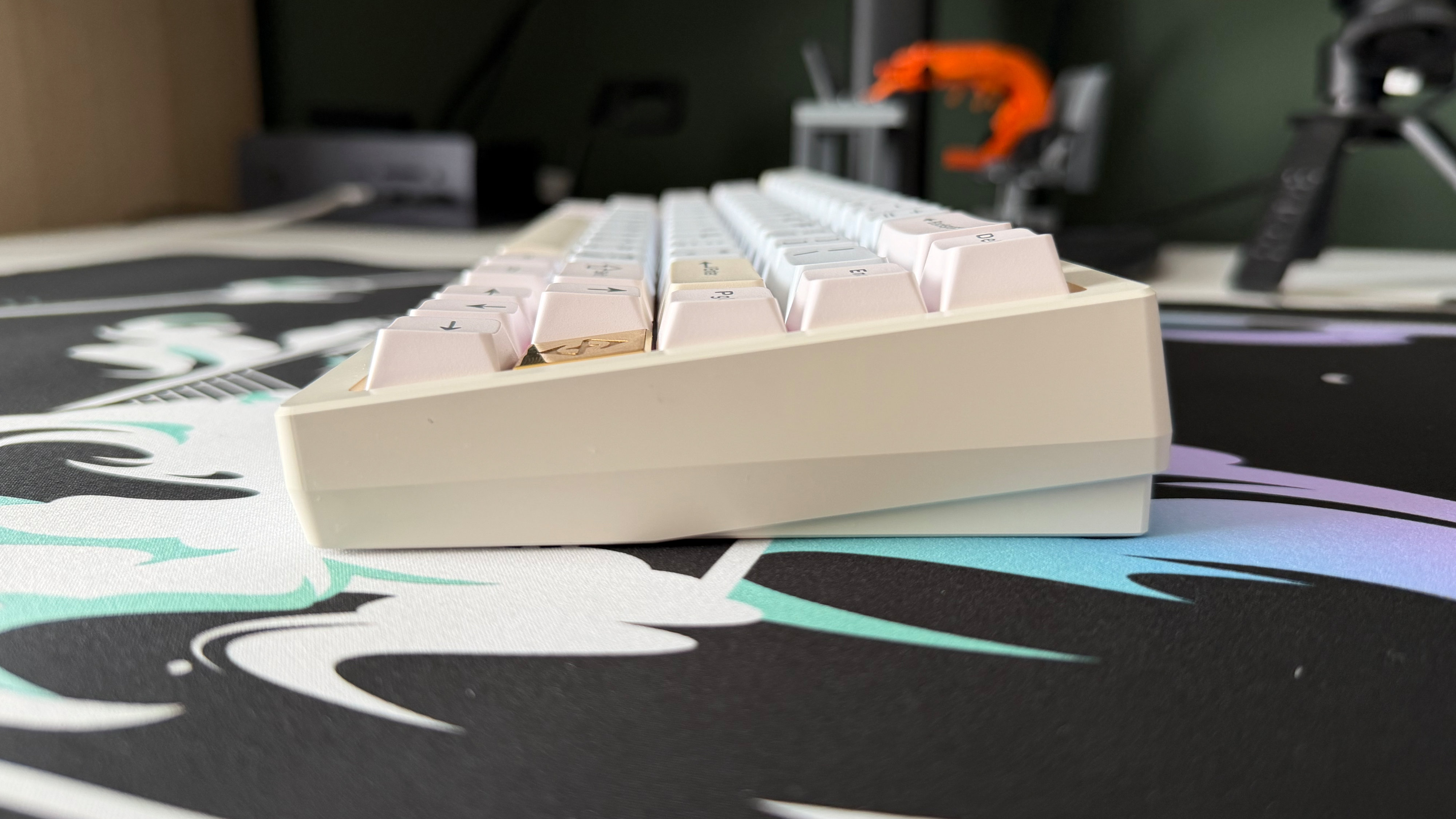 A right-hand view of the side of the Wobkey Zen 65 Ultra.