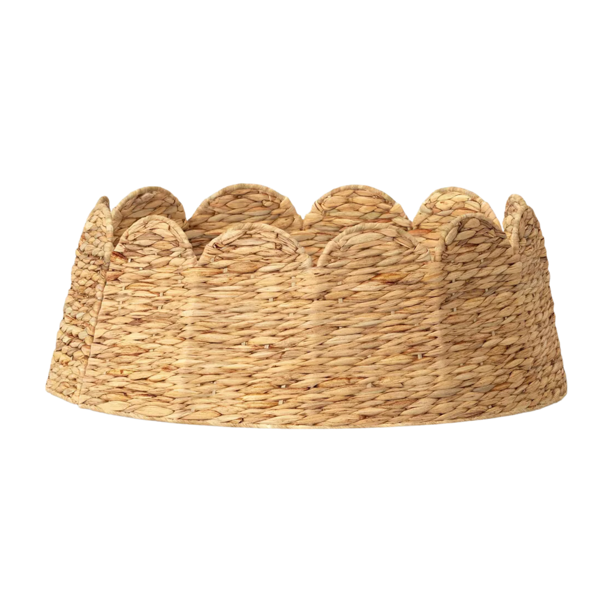 a woven tree collar with a scalloped top